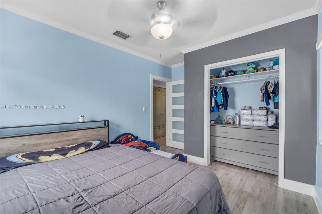 Recently Sold: $650,000 (5 beds, 3 baths, 1803 Square Feet)