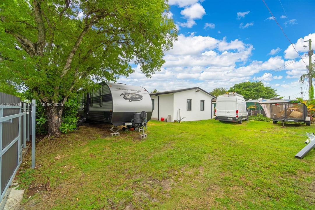 Recently Sold: $650,000 (5 beds, 3 baths, 1803 Square Feet)