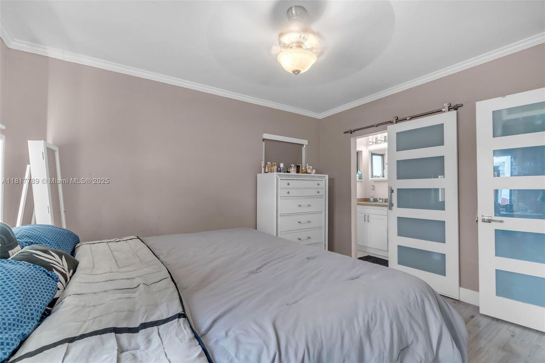 Recently Sold: $650,000 (5 beds, 3 baths, 1803 Square Feet)