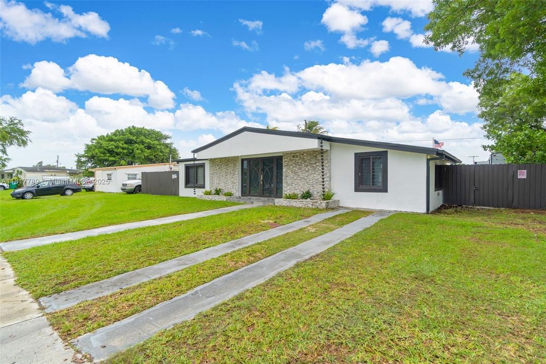 Recently Sold: $650,000 (5 beds, 3 baths, 1803 Square Feet)