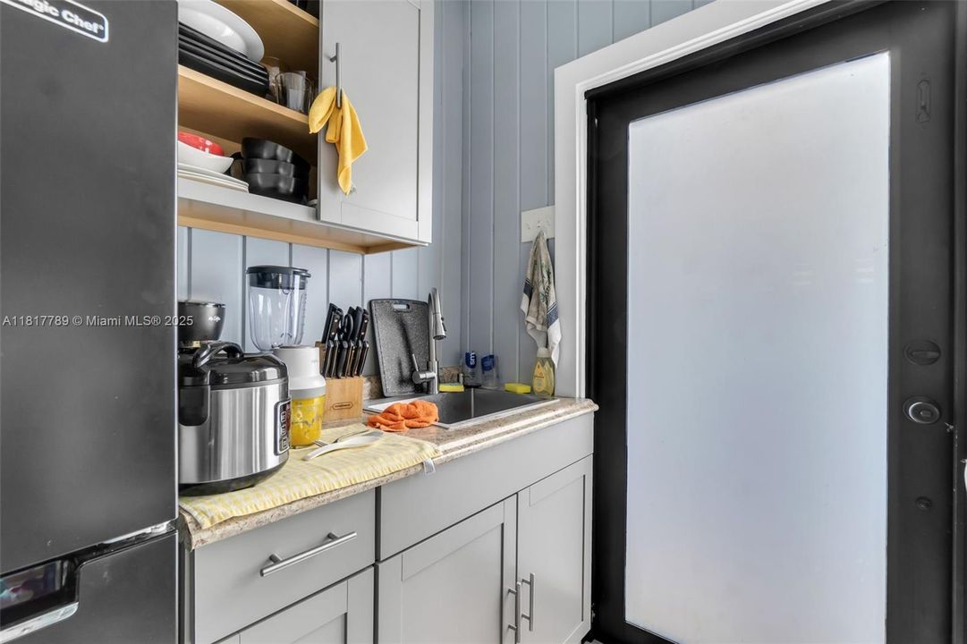 Recently Sold: $650,000 (5 beds, 3 baths, 1803 Square Feet)