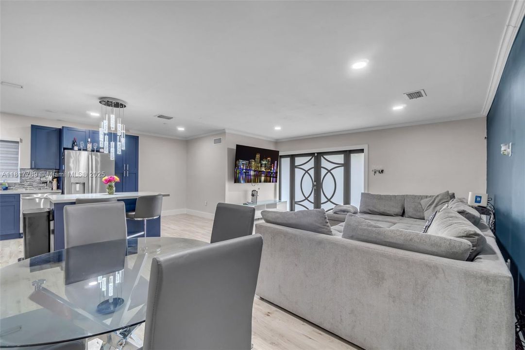 Recently Sold: $650,000 (5 beds, 3 baths, 1803 Square Feet)