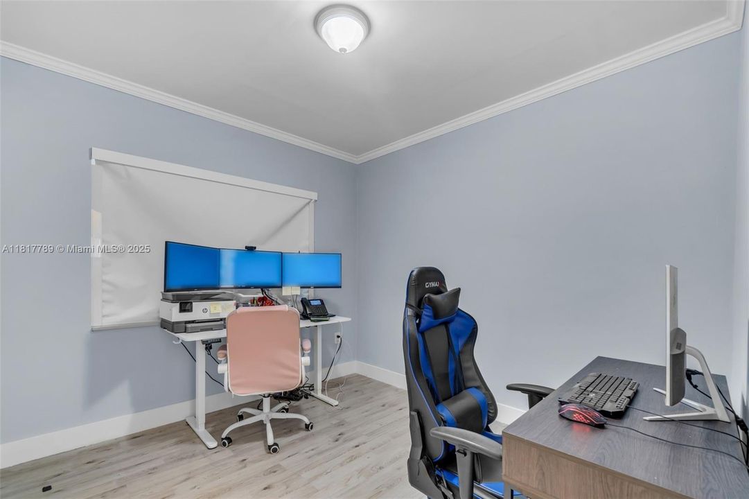 Recently Sold: $650,000 (5 beds, 3 baths, 1803 Square Feet)