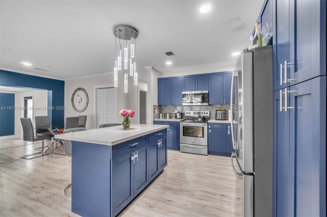 Recently Sold: $650,000 (5 beds, 3 baths, 1803 Square Feet)