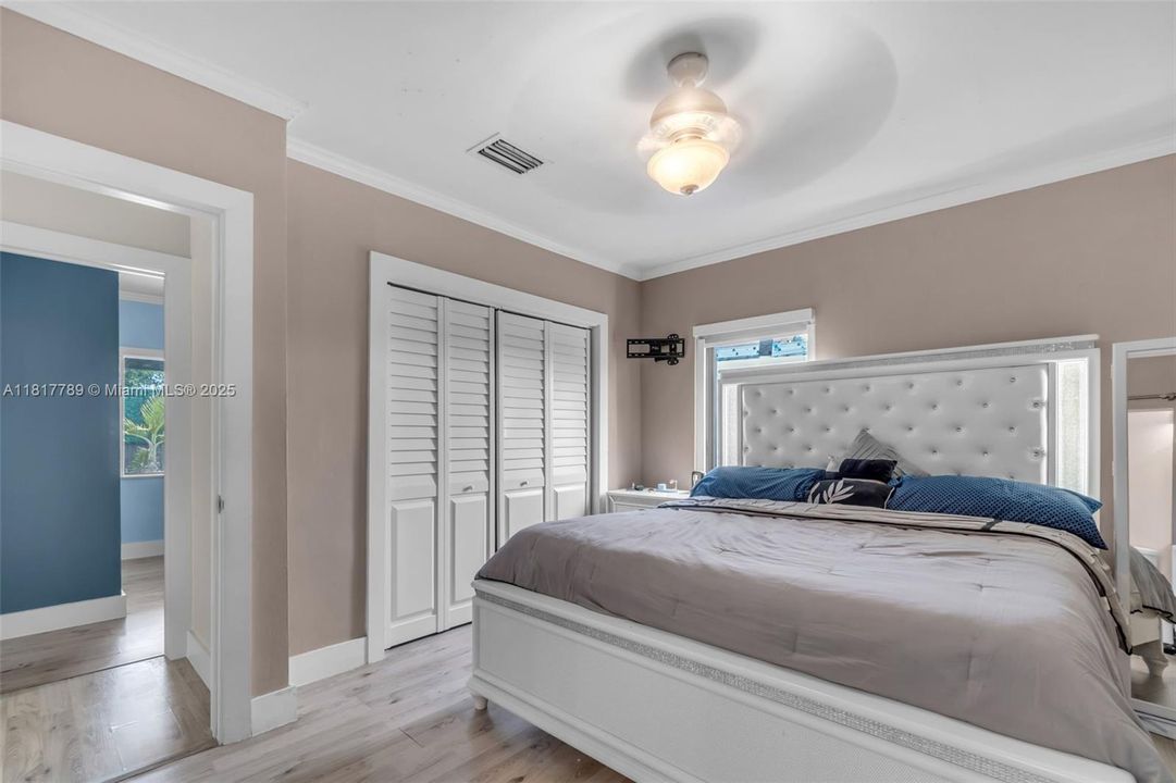 Recently Sold: $650,000 (5 beds, 3 baths, 1803 Square Feet)