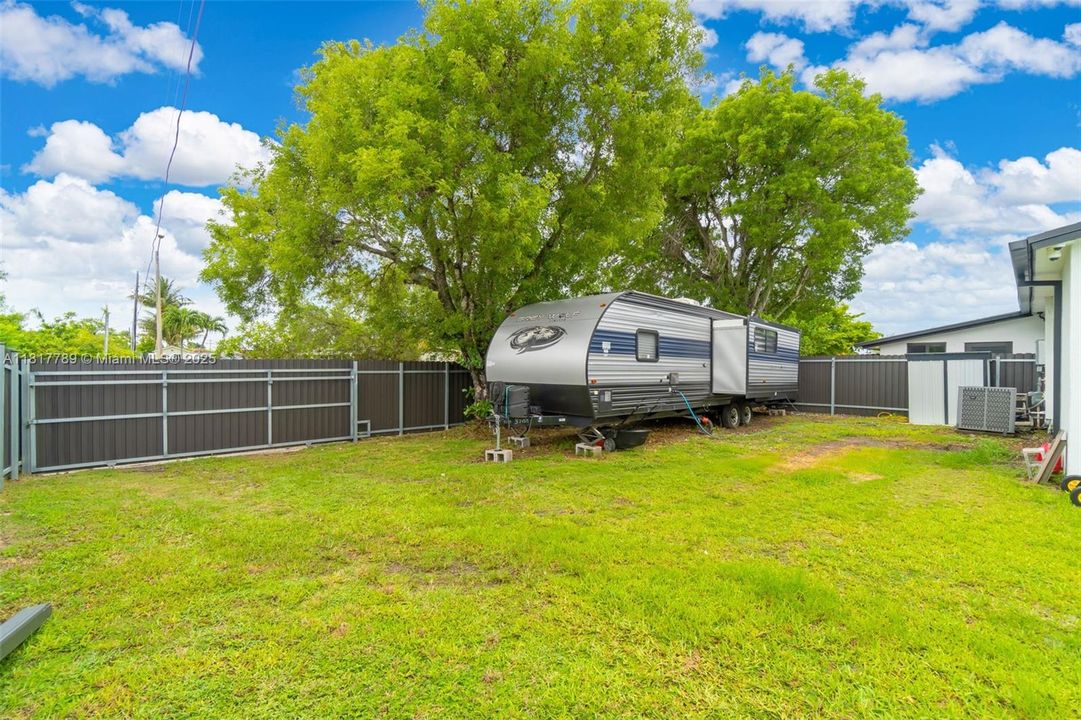 Recently Sold: $650,000 (5 beds, 3 baths, 1803 Square Feet)