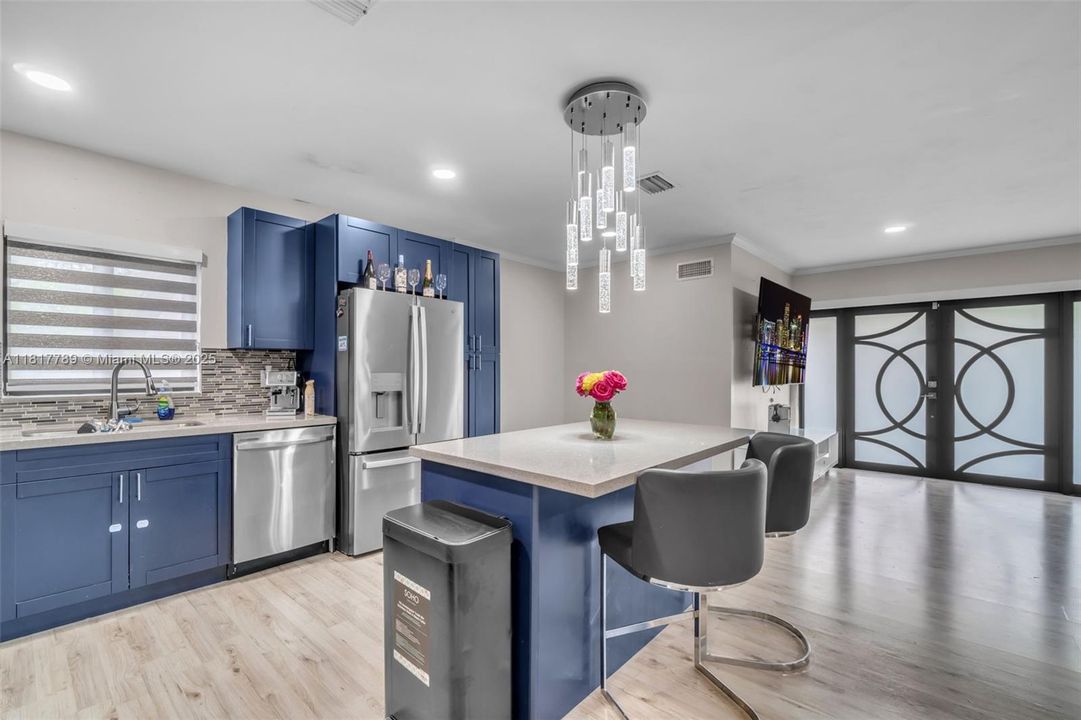 Recently Sold: $650,000 (5 beds, 3 baths, 1803 Square Feet)