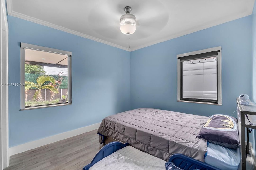 Recently Sold: $650,000 (5 beds, 3 baths, 1803 Square Feet)