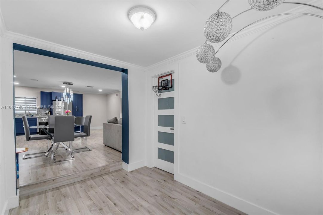 Recently Sold: $650,000 (5 beds, 3 baths, 1803 Square Feet)