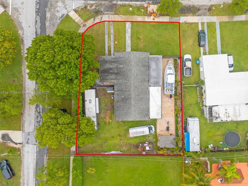 Recently Sold: $650,000 (5 beds, 3 baths, 1803 Square Feet)