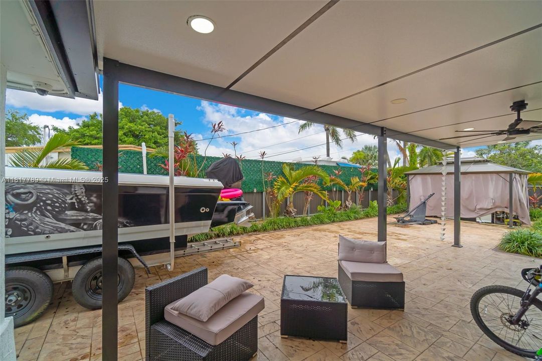 Recently Sold: $650,000 (5 beds, 3 baths, 1803 Square Feet)