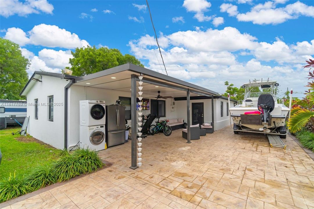 Recently Sold: $650,000 (5 beds, 3 baths, 1803 Square Feet)