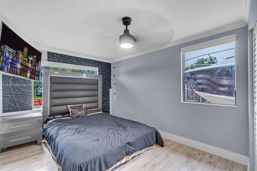 Recently Sold: $650,000 (5 beds, 3 baths, 1803 Square Feet)