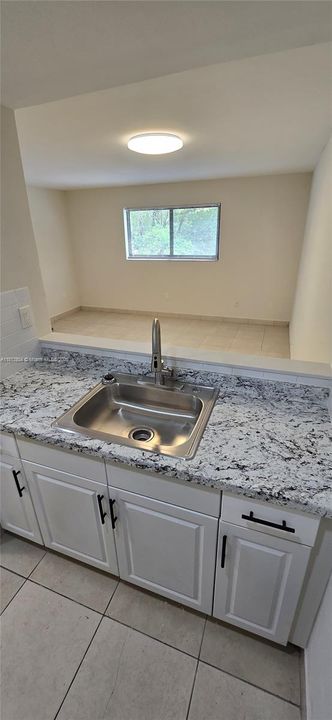 Recently Rented: $1,950 (2 beds, 1 baths, 24886 Square Feet)