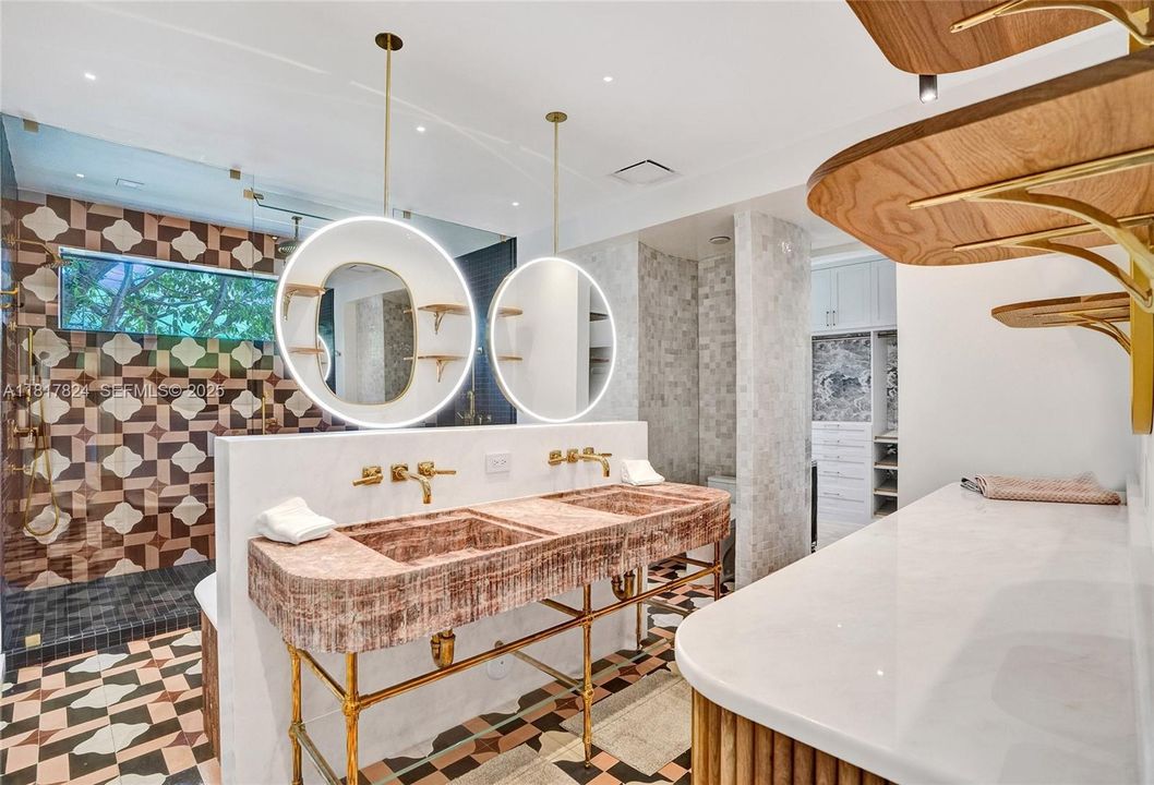 En Venta: $5,100,000 (4 camas, 4 baños, 4000 Pies cuadrados)