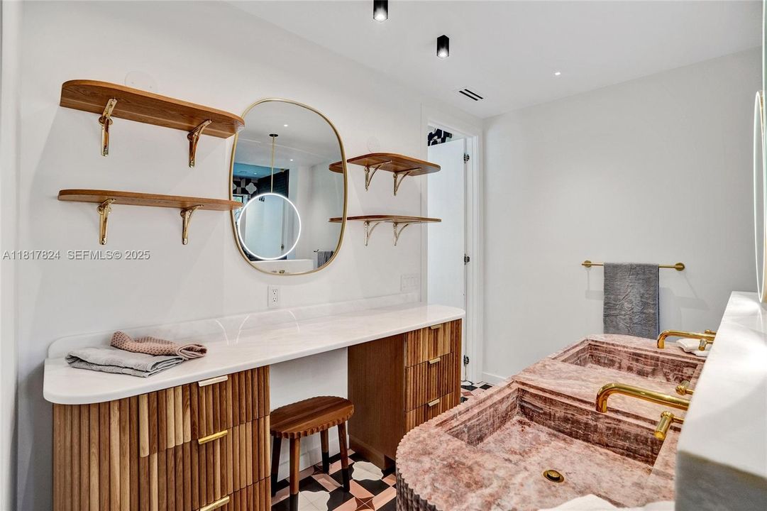 En Venta: $5,100,000 (4 camas, 4 baños, 4000 Pies cuadrados)