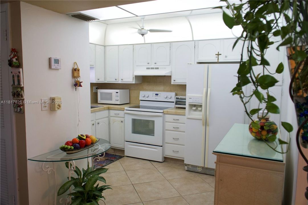 For Sale: $99,900 (1 beds, 1 baths, 900 Square Feet)