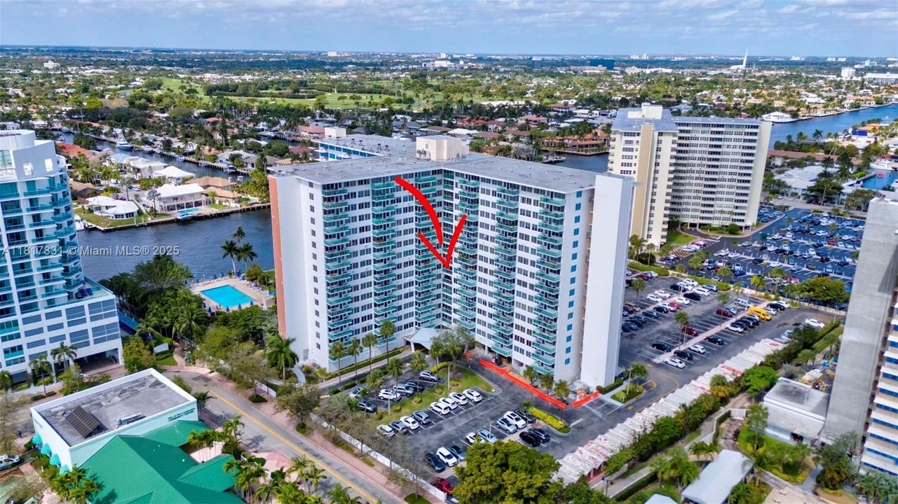 For Sale: $219,000 (1 beds, 1 baths, 781 Square Feet)