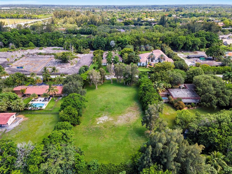 合同活跃: $950,000 (1.08 acres)