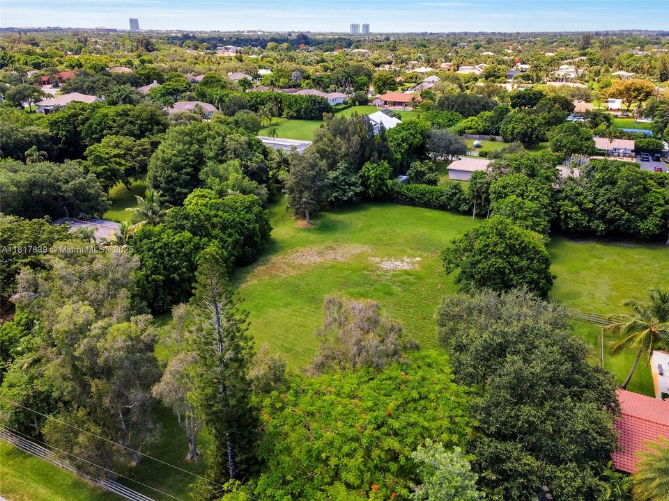 合同活跃: $950,000 (1.08 acres)