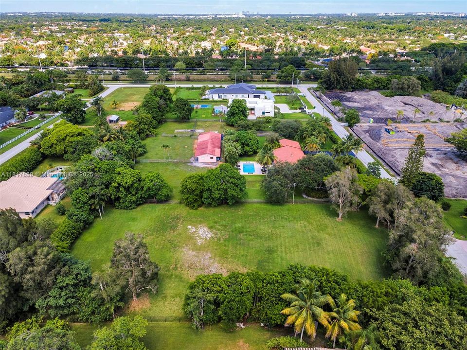 合同活跃: $950,000 (1.08 acres)