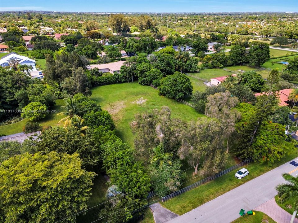 合同活跃: $950,000 (1.08 acres)