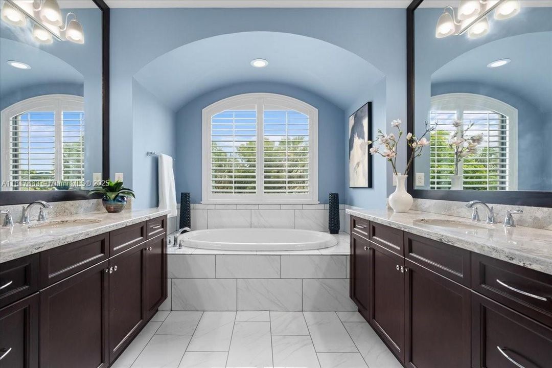 Separate Tub & Shower