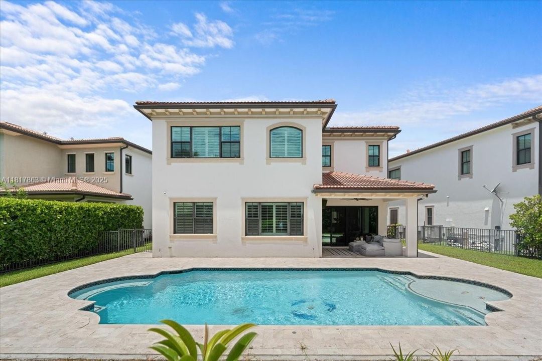 合同活跃: $1,179,000 (5 贝兹, 3 浴室, 2964 平方英尺)