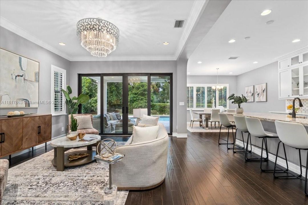 合同活跃: $1,179,000 (5 贝兹, 3 浴室, 2964 平方英尺)