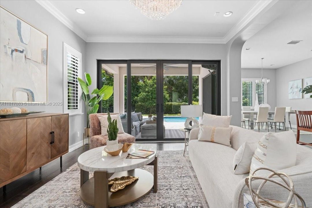 合同活跃: $1,179,000 (5 贝兹, 3 浴室, 2964 平方英尺)