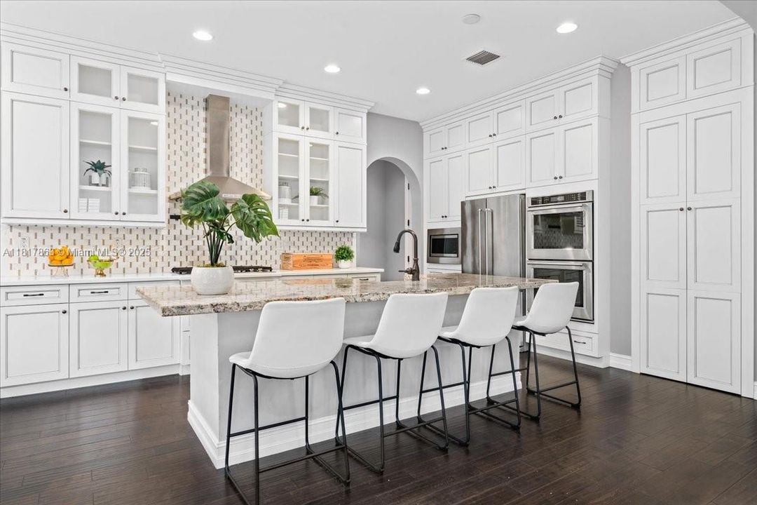 合同活跃: $1,179,000 (5 贝兹, 3 浴室, 2964 平方英尺)