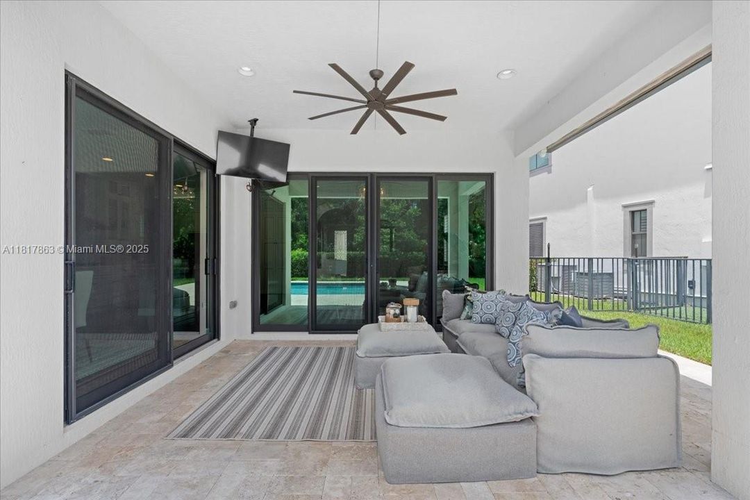 合同活跃: $1,179,000 (5 贝兹, 3 浴室, 2964 平方英尺)