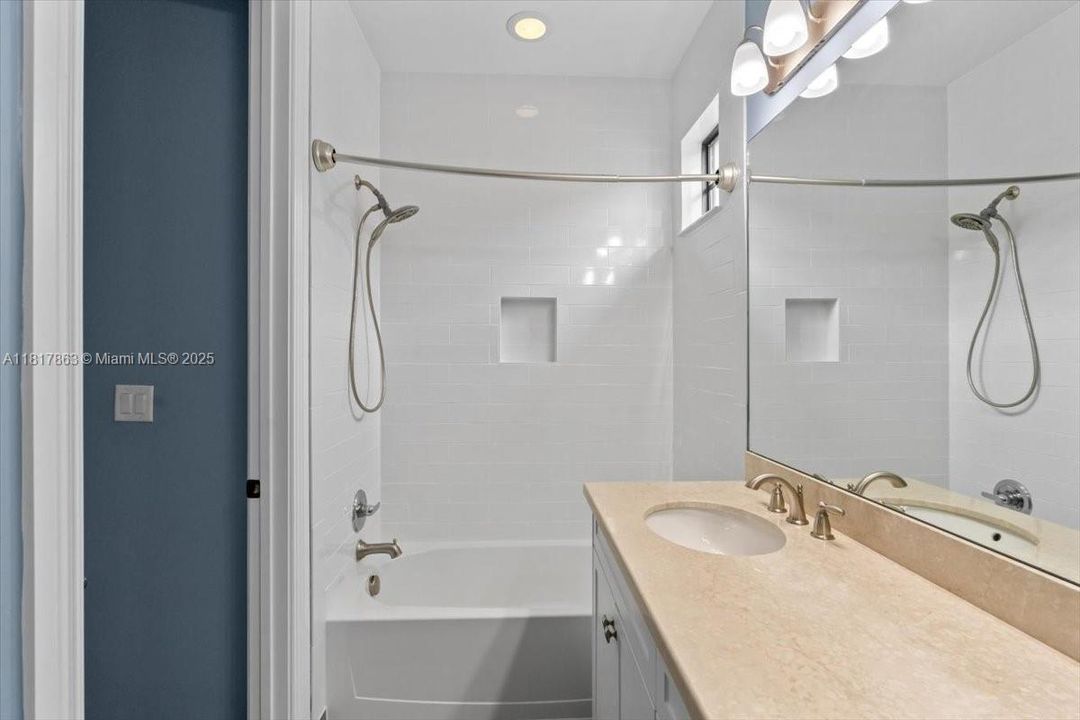 Totally fenced in yard 2 mango trees!