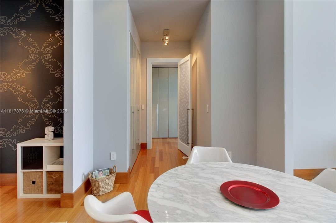 For Sale: $950,000 (1 beds, 1 baths, 966 Square Feet)