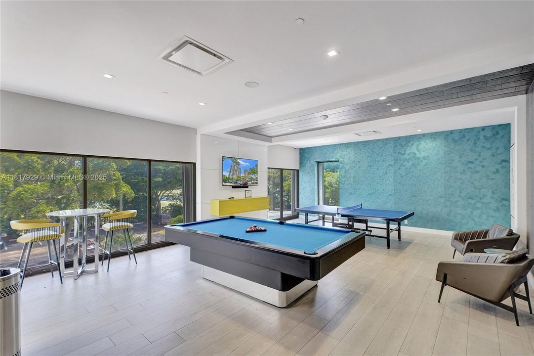 На продажу: $389,000 (2 спален, 2 ванн, 1077 Квадратных фут)