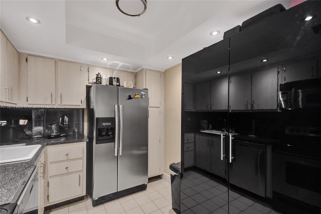 На продажу: $389,000 (2 спален, 2 ванн, 1077 Квадратных фут)