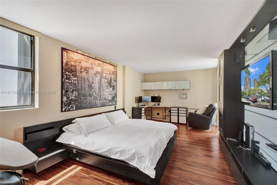 На продажу: $389,000 (2 спален, 2 ванн, 1077 Квадратных фут)