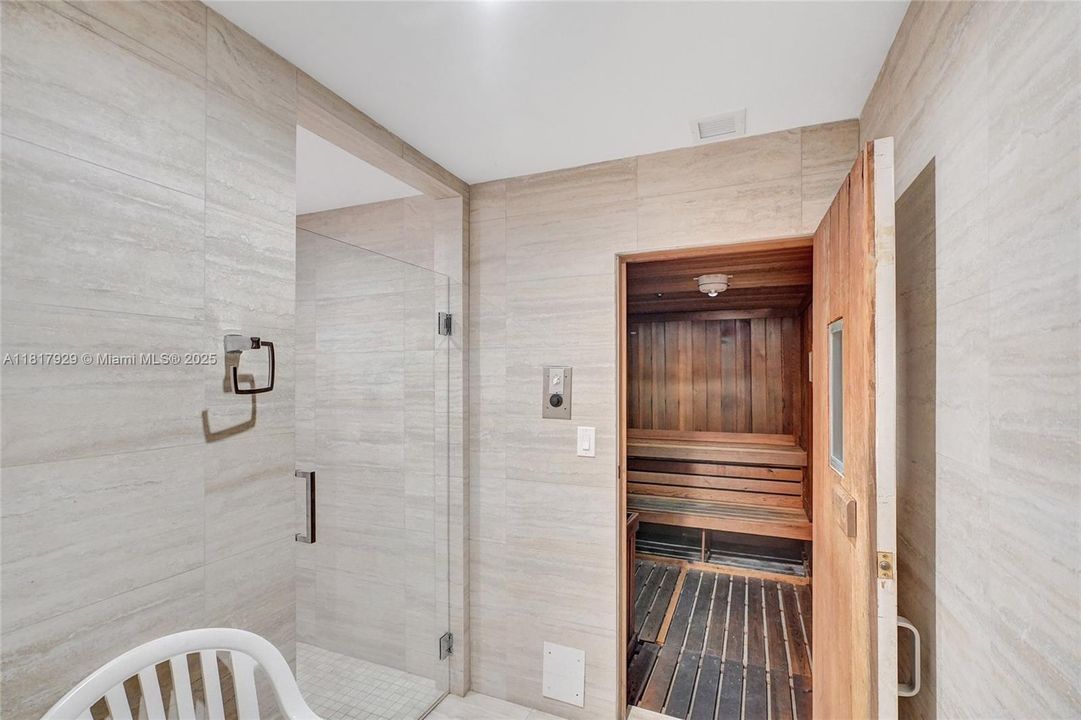 На продажу: $389,000 (2 спален, 2 ванн, 1077 Квадратных фут)