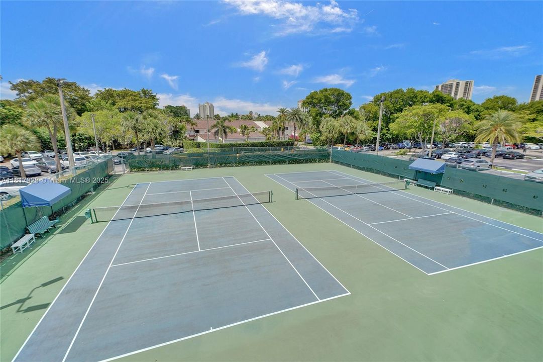 На продажу: $389,000 (2 спален, 2 ванн, 1077 Квадратных фут)