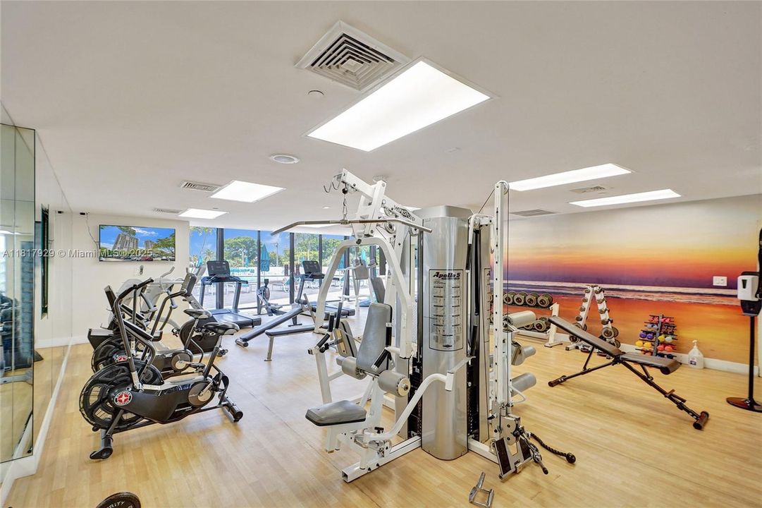 На продажу: $389,000 (2 спален, 2 ванн, 1077 Квадратных фут)