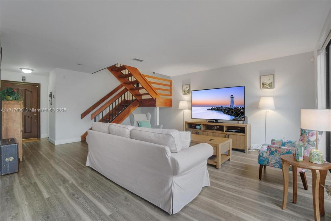 待售: $580,000 (3 贝兹, 2 浴室, 1712 平方英尺)