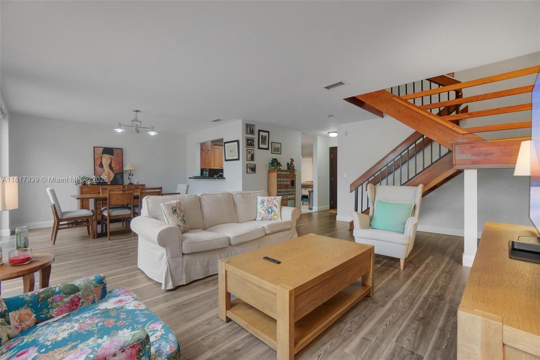 待售: $580,000 (3 贝兹, 2 浴室, 1712 平方英尺)