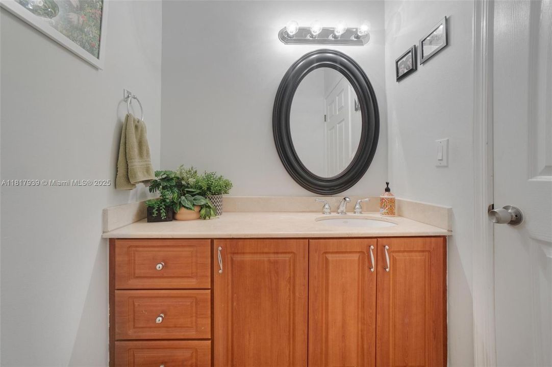 待售: $580,000 (3 贝兹, 2 浴室, 1712 平方英尺)