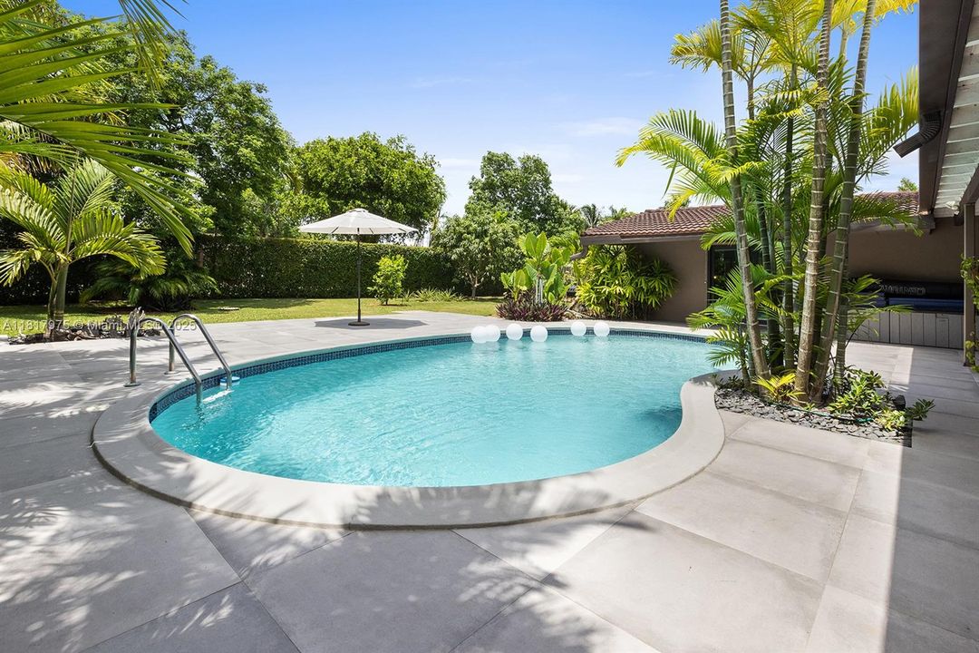 Recently Sold: $1,495,000 (6 beds, 4 baths, 4231 Square Feet)