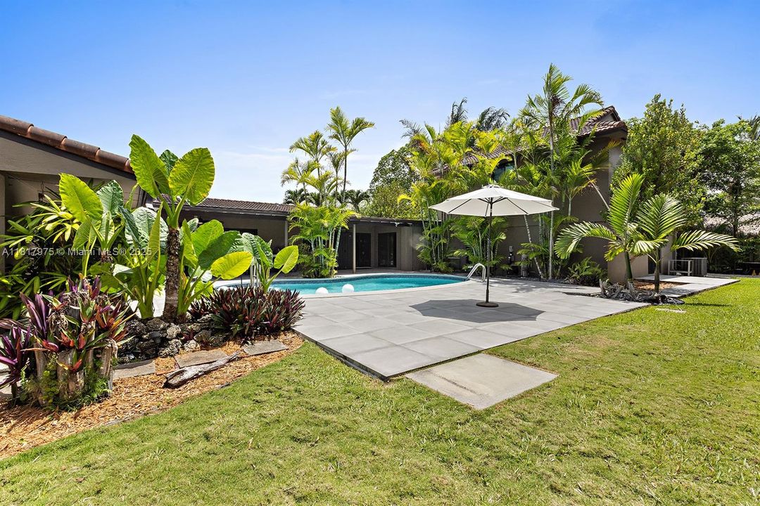 Recently Sold: $1,495,000 (6 beds, 4 baths, 4231 Square Feet)