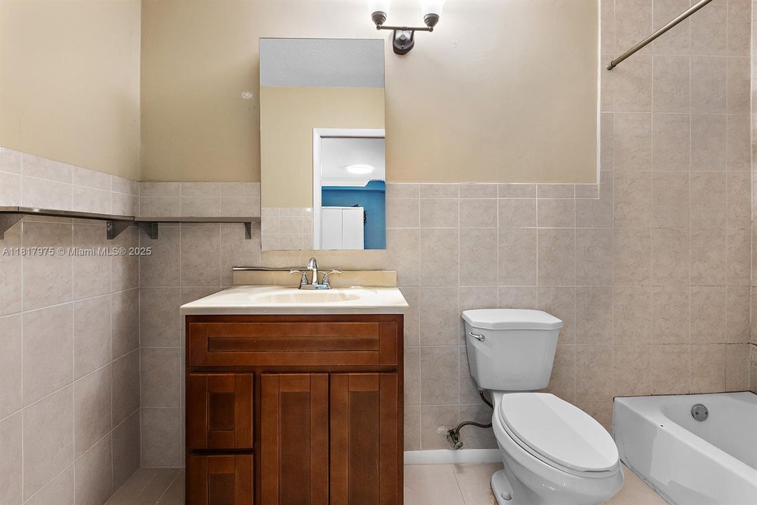 First Floor Suite - Bathroom