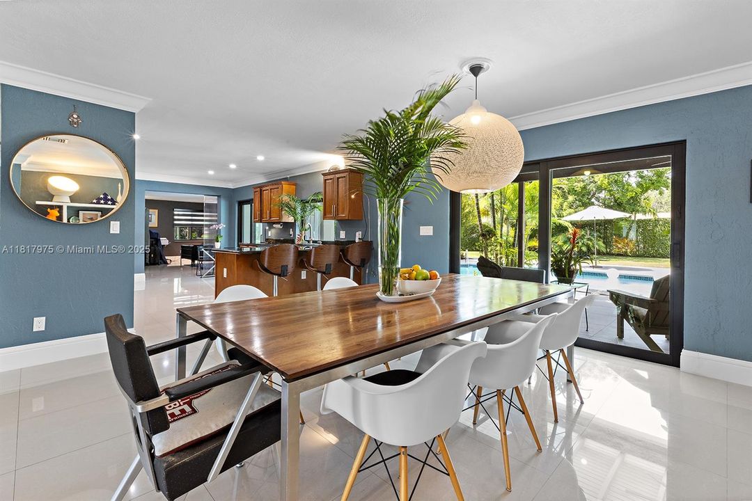 Recently Sold: $1,495,000 (6 beds, 4 baths, 4231 Square Feet)