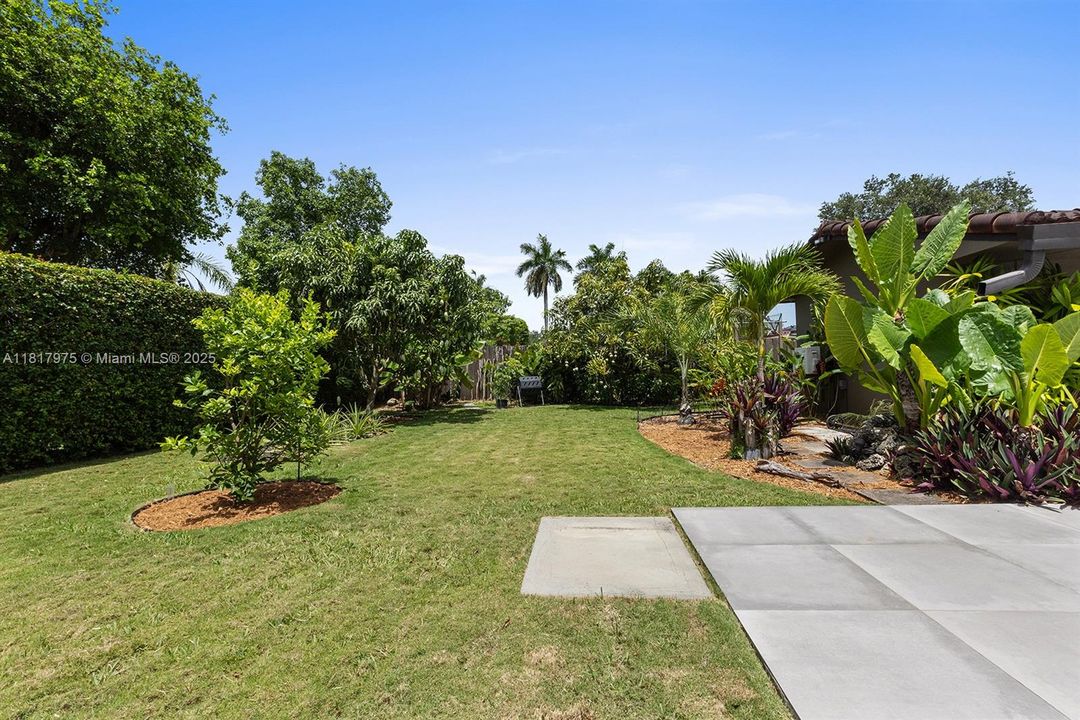 Recently Sold: $1,495,000 (6 beds, 4 baths, 4231 Square Feet)