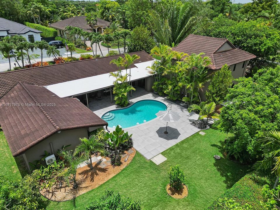 Recently Sold: $1,495,000 (6 beds, 4 baths, 4231 Square Feet)