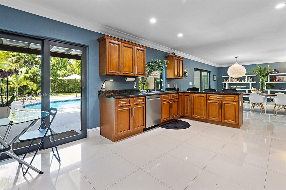 Recently Sold: $1,495,000 (6 beds, 4 baths, 4231 Square Feet)